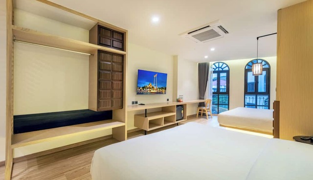 Phra Nakhon Poshtel