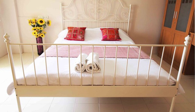 Thanapa Mansion - Hostel