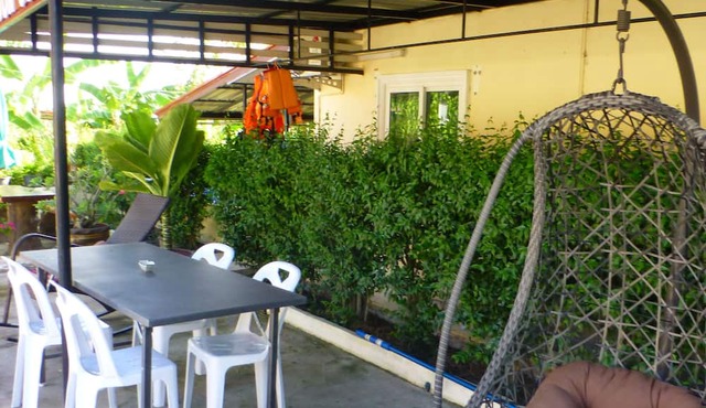 2 Double Bedroom Pool Apartment With Extensive Kitchen Dining Room Wi-fi Aircon