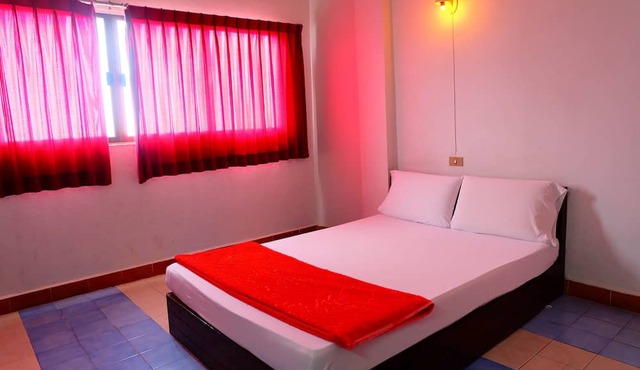 Thairungruang Backpackers Suratthani