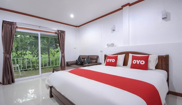 OYO 75353 Loy Chalet Resort