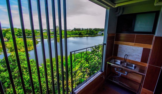 Na Siri Lakeview