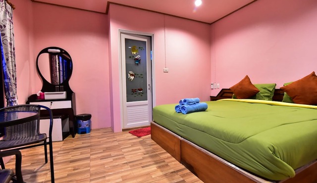 Chomlay Room & Restaurant