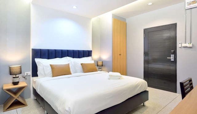 Castle Black Bangkok - Hostel