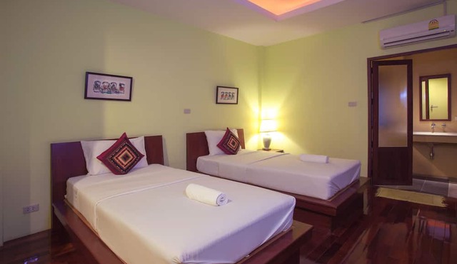 Baan La Poon Hotel