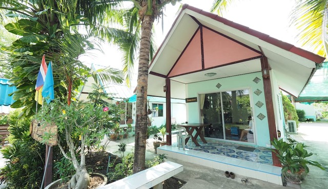Baan Suanjarean Resort