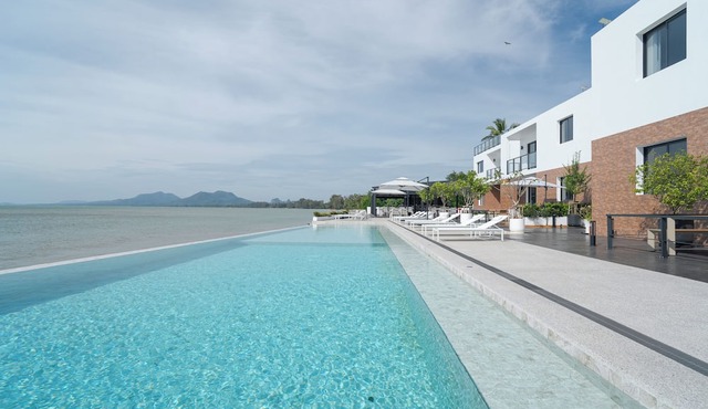 The Village Chumphon Hotel in Pathio