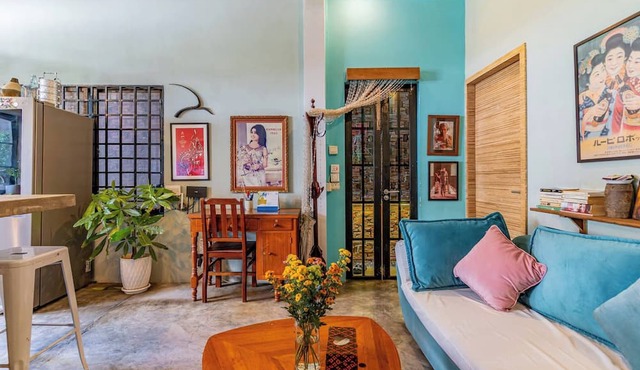 Sarai Room a Cozy Urban Hideaway With Green Balcony in Phnom Penh