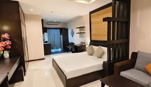 Eastpana 304 (R2) Hotel