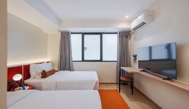 LILYBETH HOTEL PRATUNAM