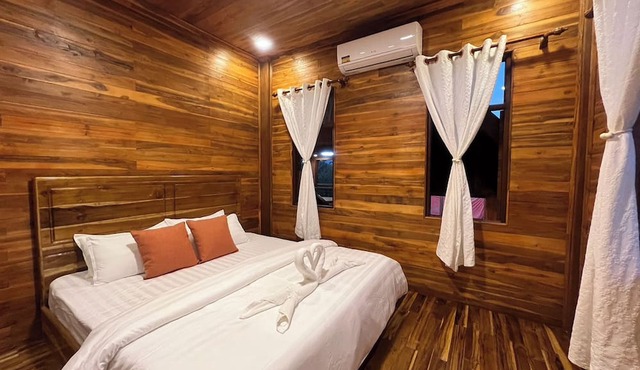 Vangnamthip Meung Feung Hotel in Ban Don