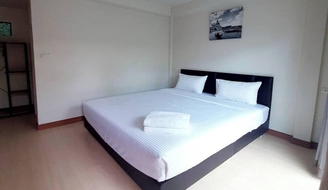 Phenwaree Amphawa Resort by Zuzu in Samut Songkhram