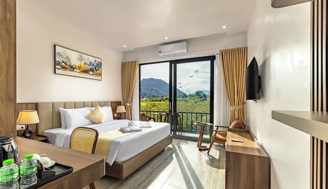 Paradise Mountain View Resort in Vang Vieng