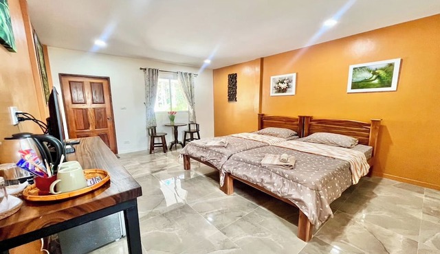 Koon Hom Apartment