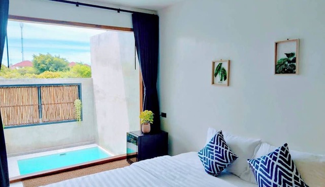 R Resident Resort