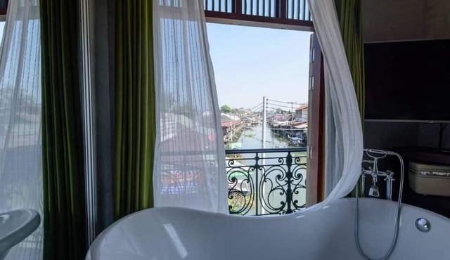 Roomquest Rimrabeang Amphawa Floating Market