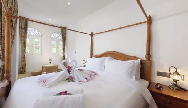 Lanna Inthan Hotel & Resort