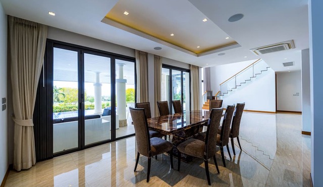 Luxury Mansion On Golf Course - BMG5