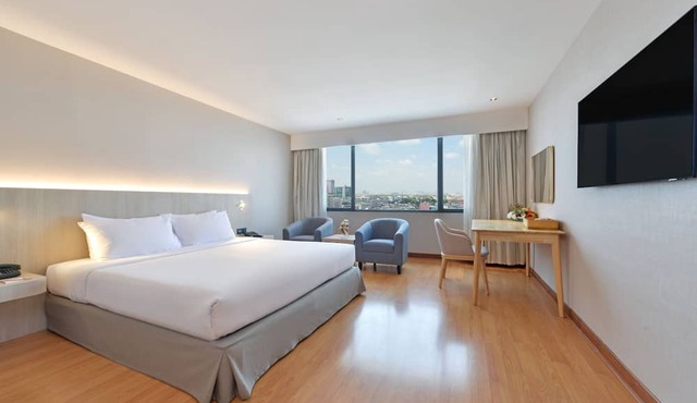 Twin Towers Hotel