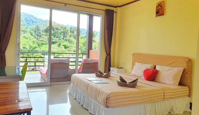 Khao Sok Country Resort in Phanom