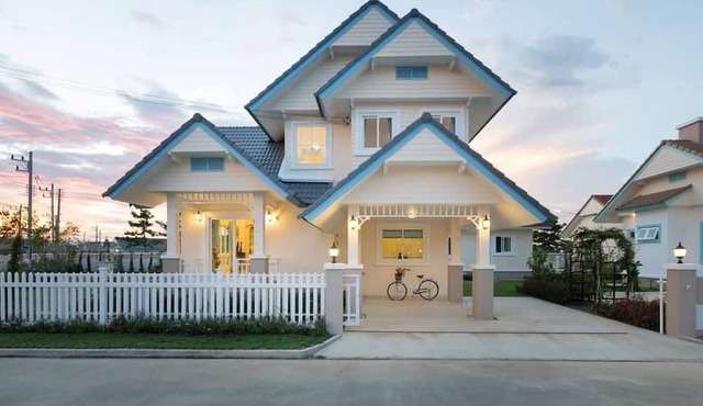 Luxurious 3-bedroom Pool Villa in Nong Han, Thailand