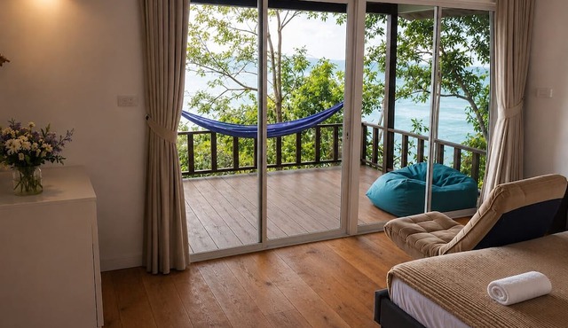 Secret Place Hotel and Restaurant in Haad Yao