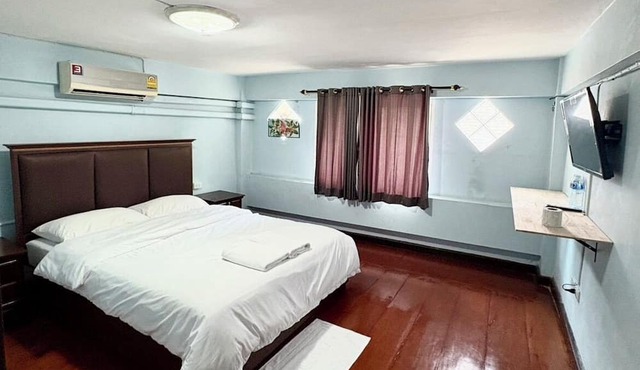 Prompt Inn Chareonkrung