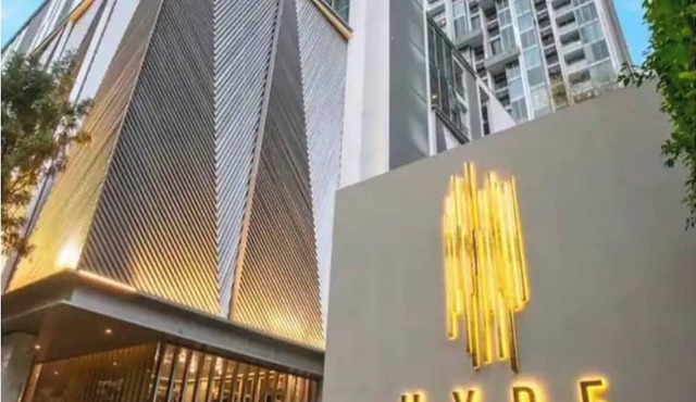 Hyde 11 2BR Luxury Suite near BTS Nana in Watthana