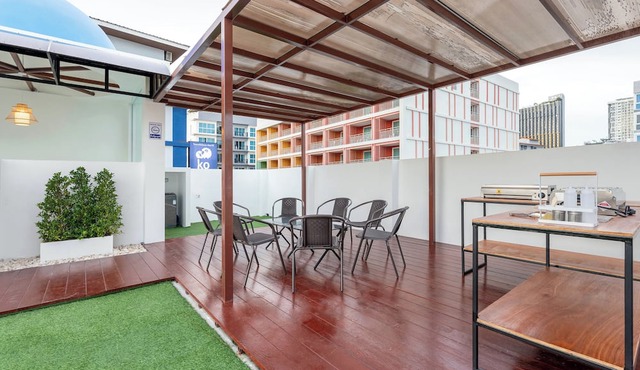 Downtown Oasis Pool Villa