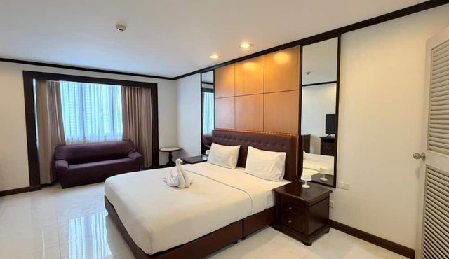 Direct Rooms at Omni Complex Nana in Bangkok