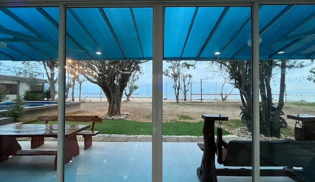 Chang Phueak Chao Samran Beach