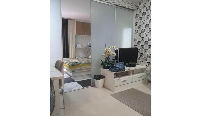 Condo near Airport link + WIFI B