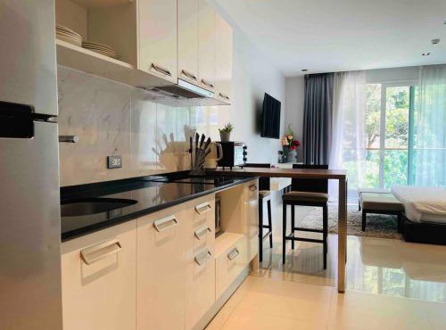Modern Hilltop Studio in Patong in Patong Beach