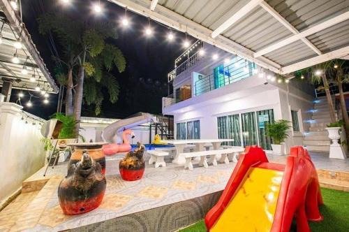 The S Pool Villa in Ban Chamrung