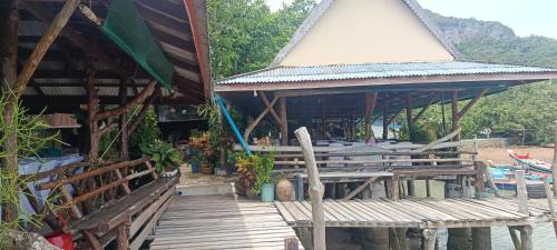 Phaluay seefood Motel