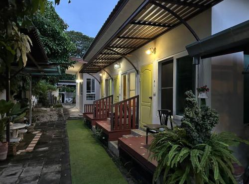 Little Guesthouse KadKongTa in Lampang