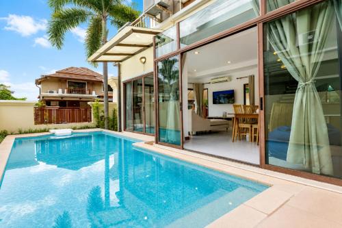 3 BR Pool Villa Aroonpat in center of Patong in Patong Beach