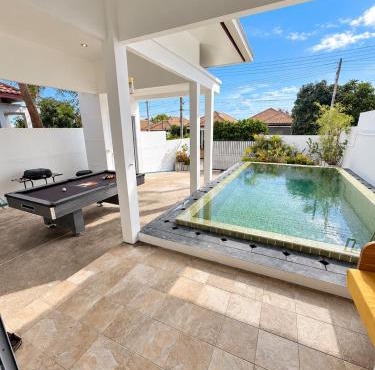 Golden Hour Villa Private Pool & Billiards in Plai Laem