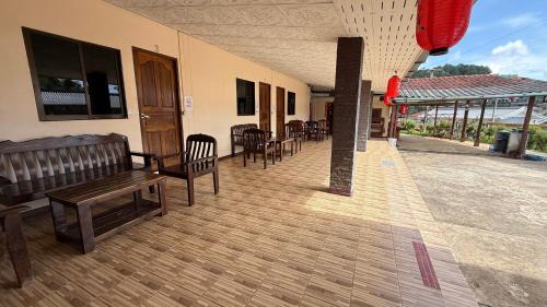 จาหลงเกสต์เฮาส์ in Mae Hong Son