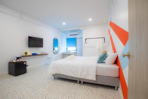 โรงแรมสีสันบางแสน See San Hotel Bangsaen in Ban Laem Thaen