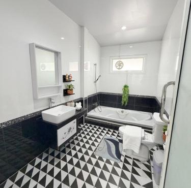 Swansea Villa 3 BR