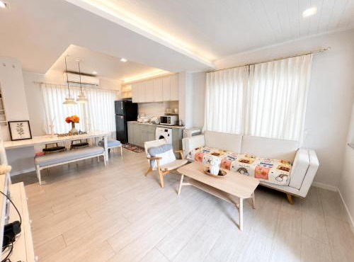 Cozy Home with Garden Near Mega Bangna in Ban Bang Kaeo Yai
