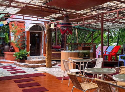 Good Life Dacha Riverside & Parkside Retreat