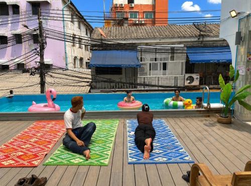 Lazy Sunday Khaosan Hotel