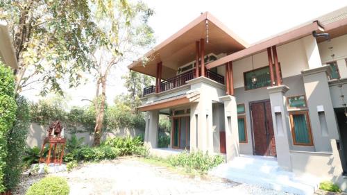 The Doi Kham Safari Pool Villa Chiang Mai พูลวิลล่าเชียงใหม่ ใกล้ไนท์ซาฟารี พืชสวนโลก in Chiang Mai