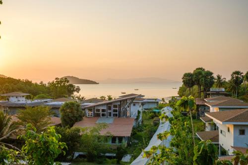 Artisan koh yao yai handcraft beachfront villas. in Ban Lo Pa Ret