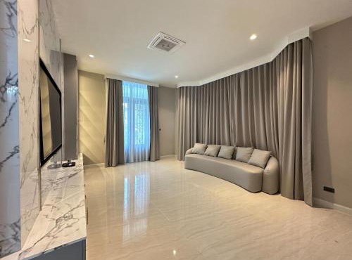 Luxury two-story house near Suvarnabhumi Airport 10 minutes away