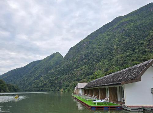 Ou river house resort in Nongkhiaw