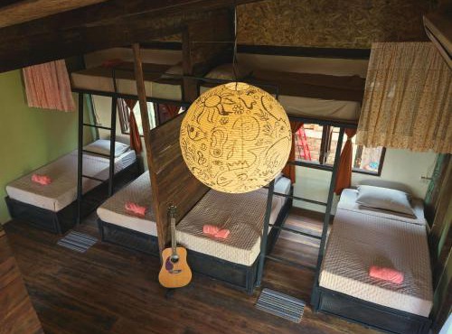 Sanctuary Hostel - Art & Adventure in Ko Lanta
