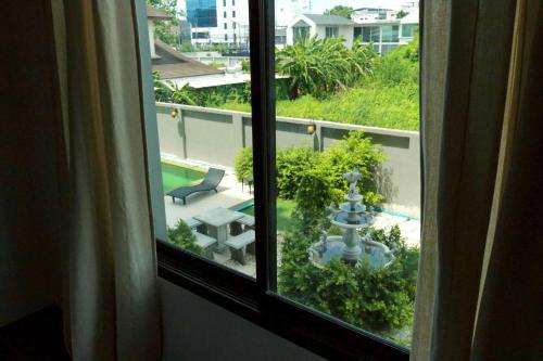 RQ Bangkok Sukhumvit 107 by Collection O